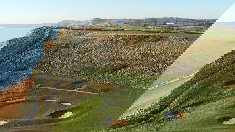 PlayMoreGolf compiles ULTIMATE GOLF GUIDE to your bank holiday weekend